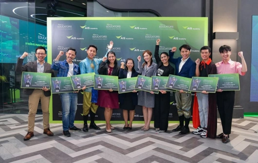 AIS Academy ขอแสดงความยินดีกับ The Educators Thailand 2023 ทั้ง 10 ท่าน ที่ได้รับรางวัลชนะเลิศถ้วยรางวัลพระราชทานจากสมเด็จพระกนิษฐาธิราชเจ้า กรมสมเด็จพระเทพรัตนราชสุดาฯ สยามบรมราชกุมารี ในด้านครูผู้นำสื่อนวัตกรรมด้านการเรียนการสอน ระดับประเทศ
