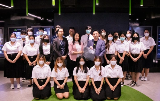 คณะอาจารย์และนักศึกษา สาขาวิชาบรรณารักษศาสตร์และสารสนเทศศาสตร์ คณะมนุษยศาสตร์และสังคมศาสตร์ มหาวิทยาลัยราชภัฏบ้านสมเด็จเจ้าพระยา ร่วมศึกษาการบริหารจัดการองค์ความรู้และการพัฒนาบุคลากรของ AIS ณ The Cultivation Library